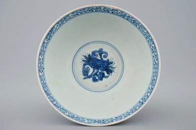 Een Chinese blauw-witte kom met kraanvogels, Ming Dynastie
